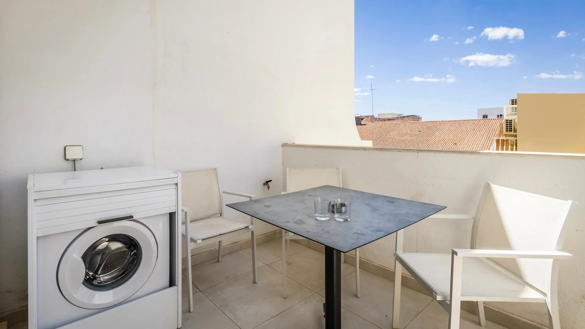 Dorris'S Apartment 5 Min Walk From St Julians San Gwann 0*,  Malta